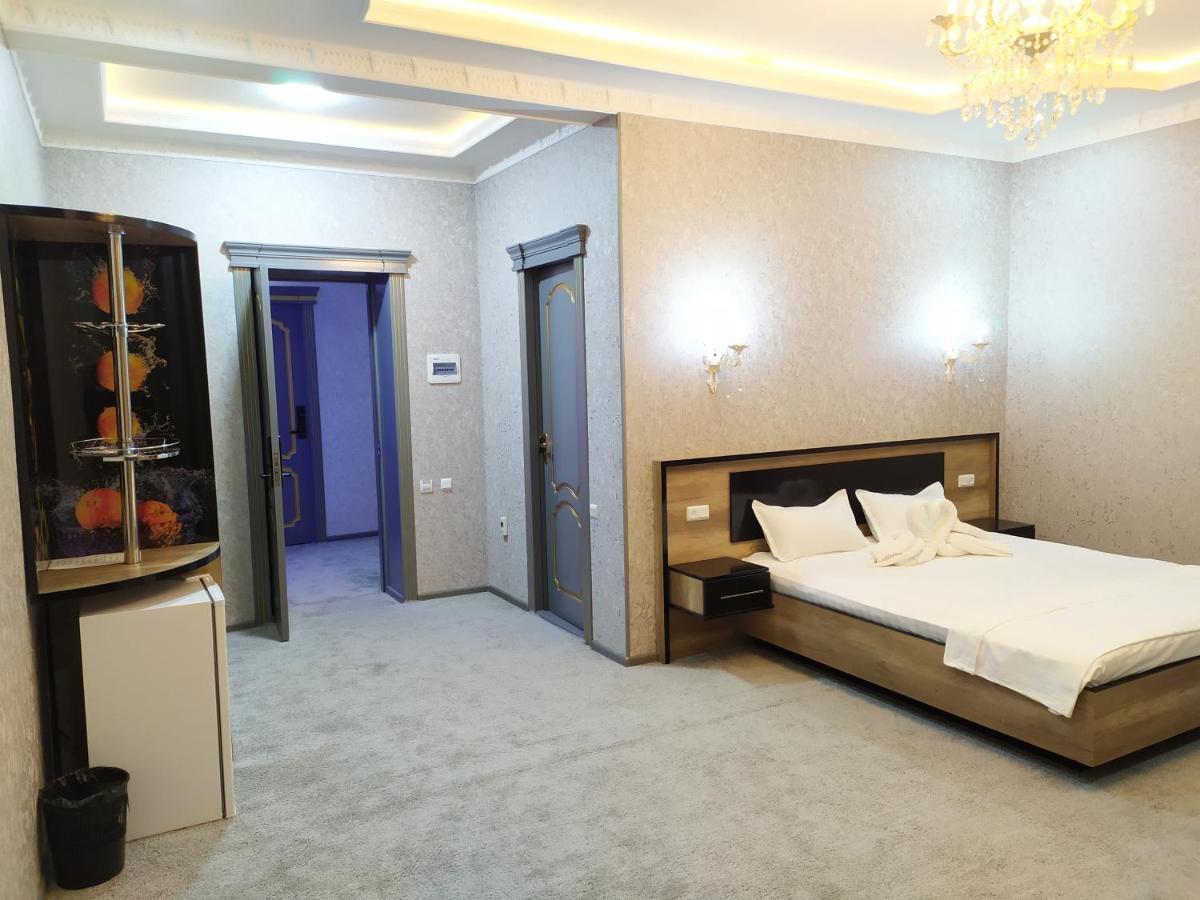 Diyor Hotel Marghilon Esterno foto