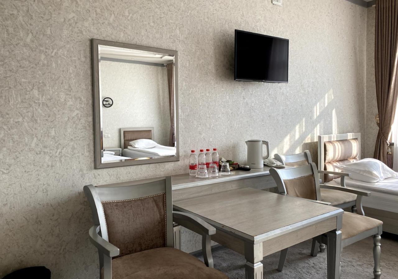 Diyor Hotel Marghilon Esterno foto