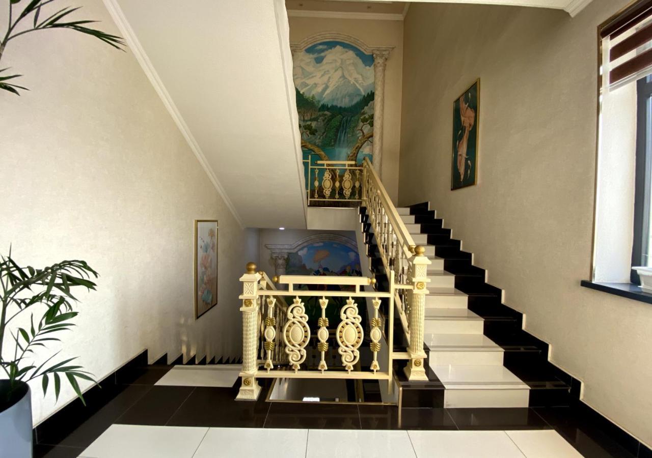 Diyor Hotel Marghilon Esterno foto