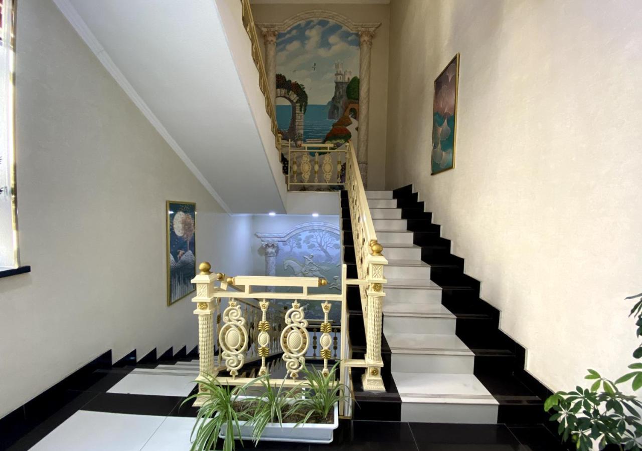 Diyor Hotel Marghilon Esterno foto