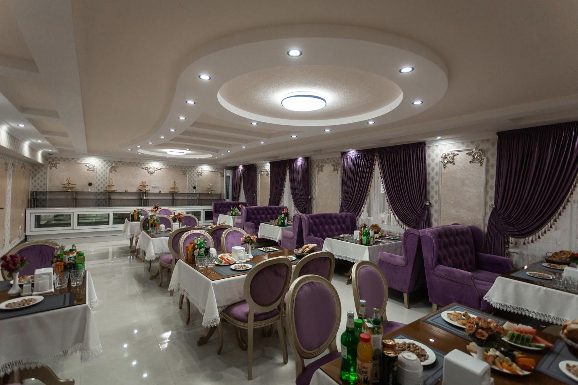 Diyor Hotel Marghilon Esterno foto