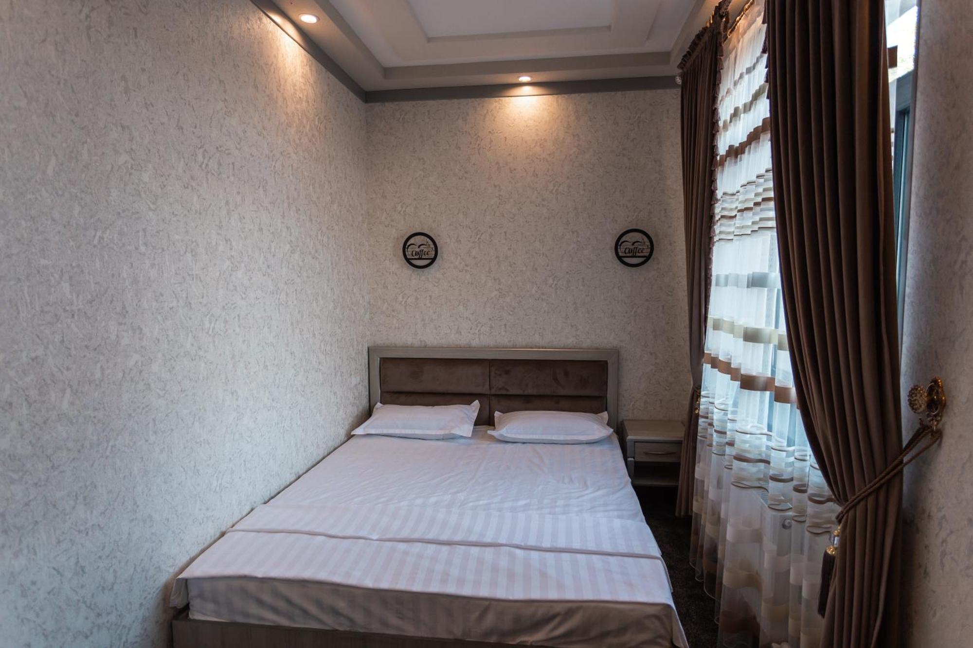 Diyor Hotel Marghilon Esterno foto